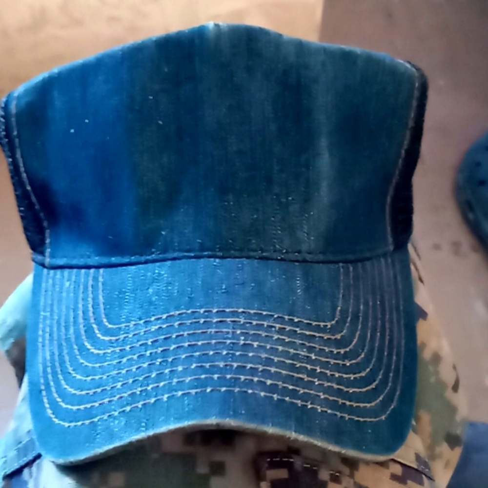 Denim truckers mesh cap